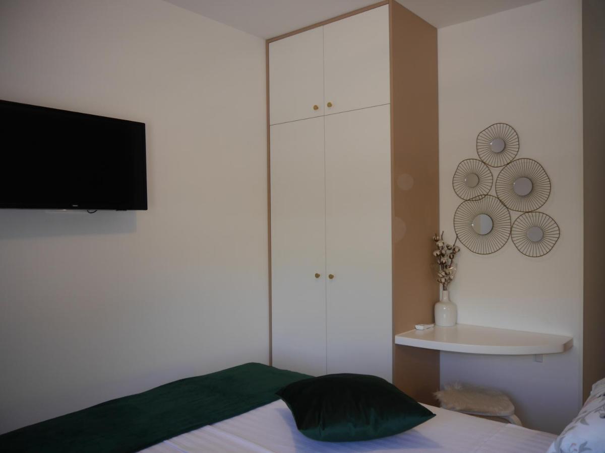 Apartment "Mon Ami" Traù Esterno foto